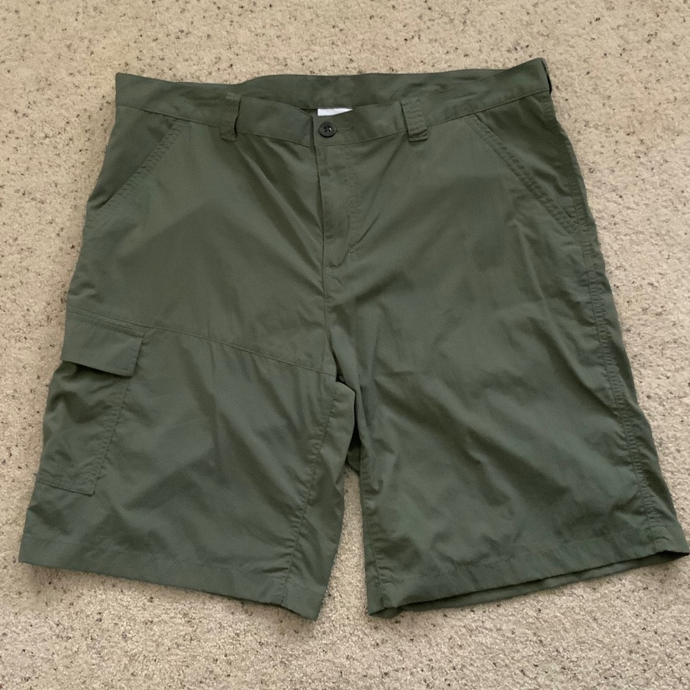 Columbia Omni-Shade Shorts, 40W, 11L, Green